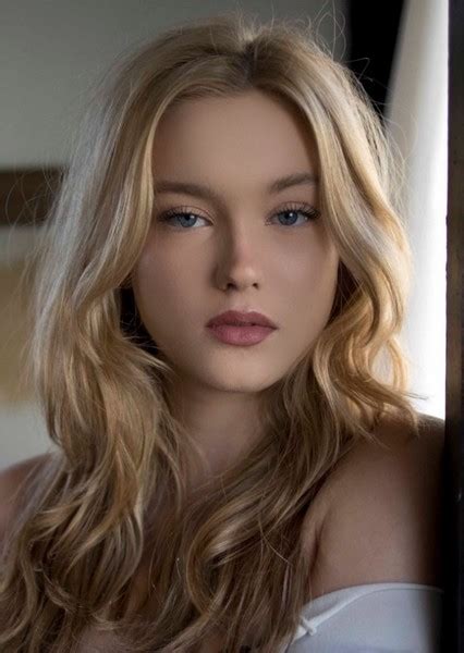 Chloe Rose Fan Casting.